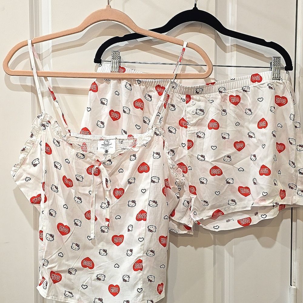 Hybrid Hello Kitty Ruffled Sleepwear Set - Picture 4 of 5